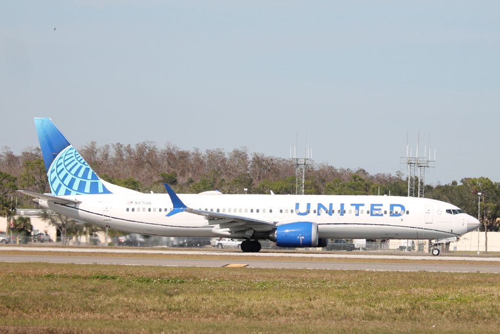 Photo Of United B39M N37548 FlightAware