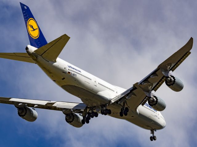 BOEING 747-8 (D-ABYG) - On final for 16R arriving from Frankfurt.br /5/13/17