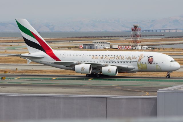 Airbus A380-800 (A6-EEU)