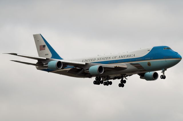 Boeing 747-200 (92-2900) - SAM2900 AKA Air Force One in BOI This is a VC-25. a rel=nofollow href=http://www.flickr.com/photos/130142611@N08/15713821964/in/photostream/lightbox/https://www.flickr.com/photos/130142611@N08/15713821964/in/photostream/lightbox//a