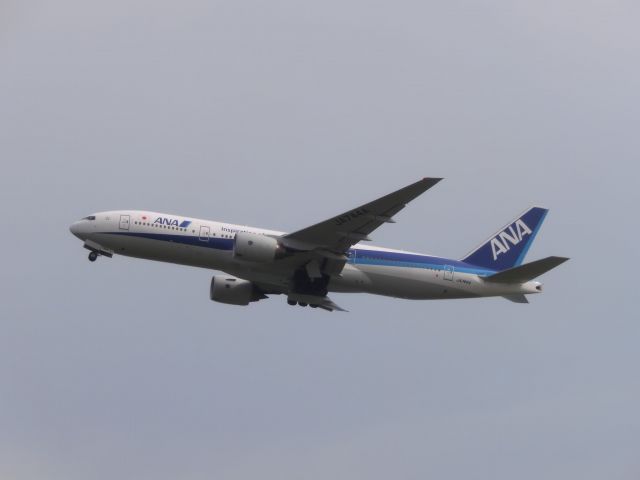 Boeing 777-200 (JA744A)