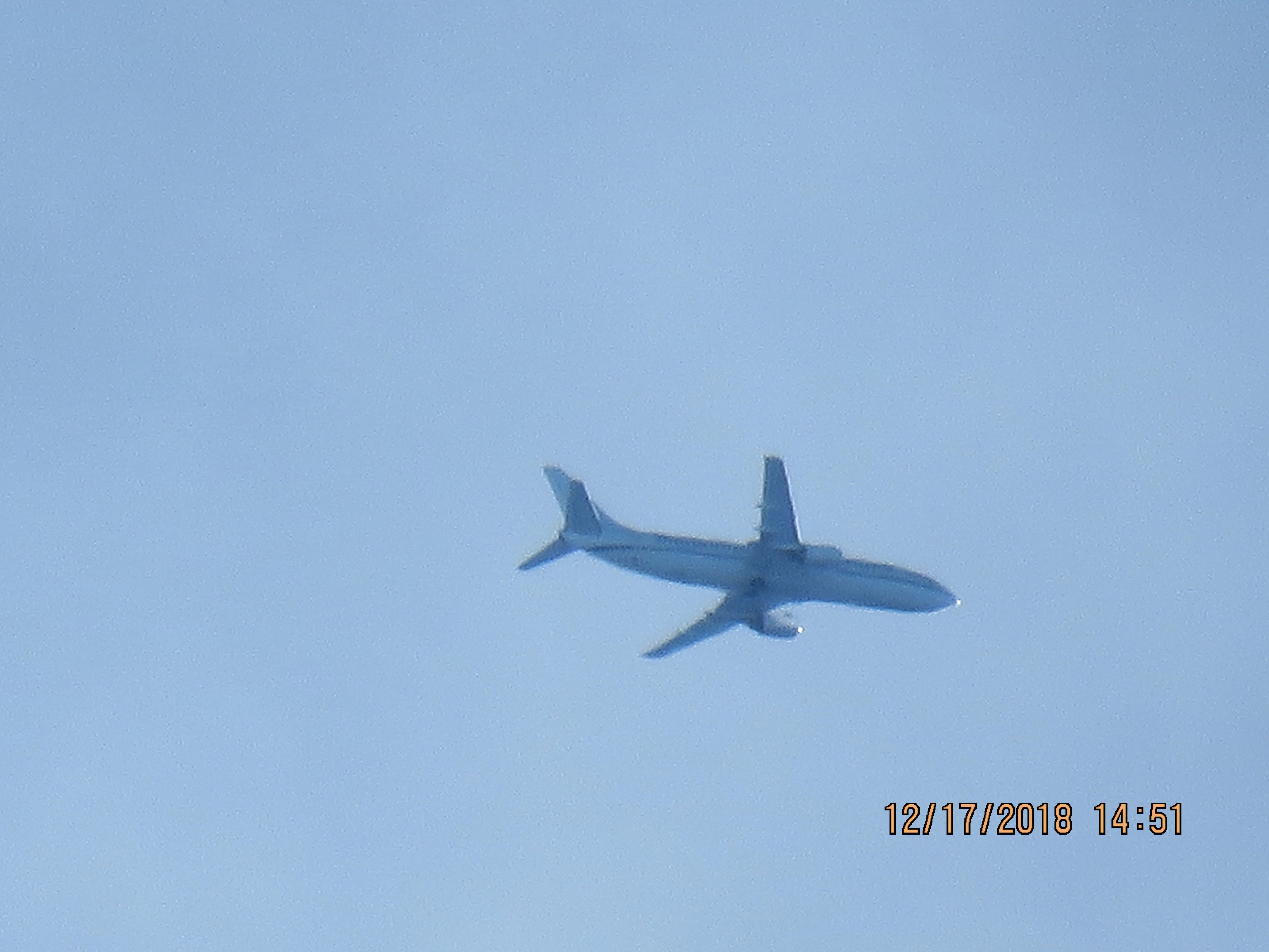 BOEING 737-400 (N639CS)