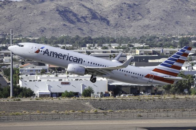 Boeing 737-800 (N357PV)