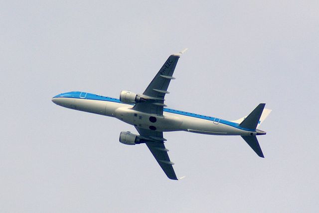 Embraer 170/175 (PH-EZC) - 2-9-2016 5.15 pm Amsterdam