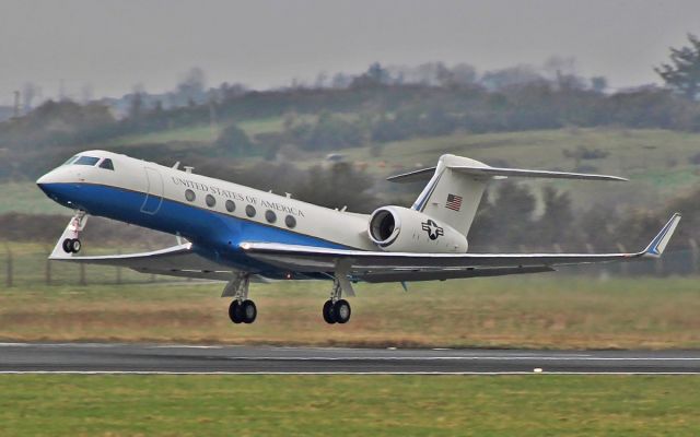 99-0404 — - usaf c-37a 990404 dep shannon 13/3/14.