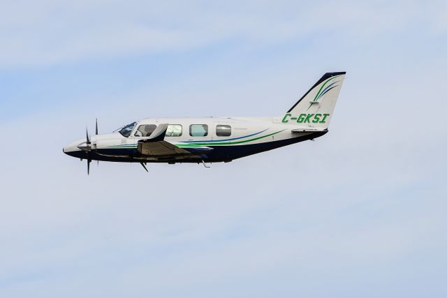 Piper Navajo (C-GKSI)