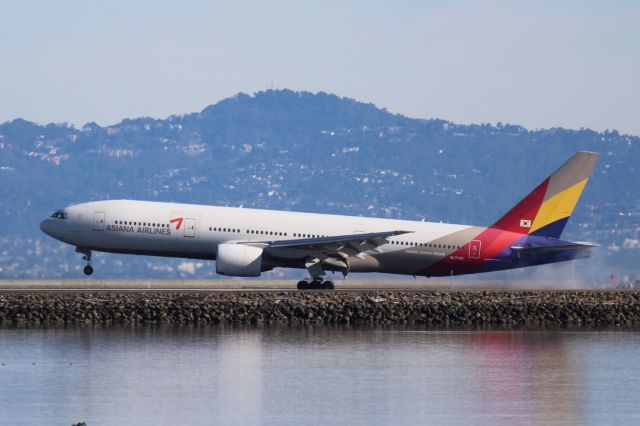 BOEING 777-200LR (HL7732)