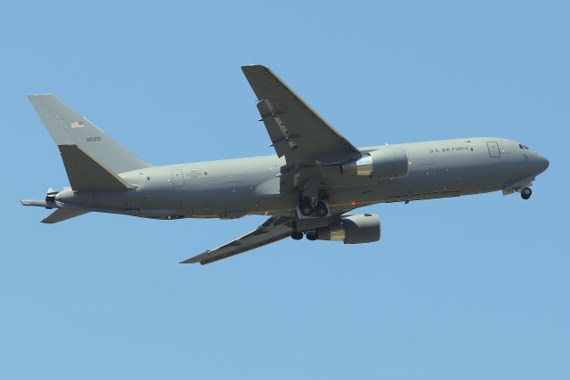 Boeing KC-46 Pegasus (1846051) - 'Pack 32' climbing out of a missed approach on the option