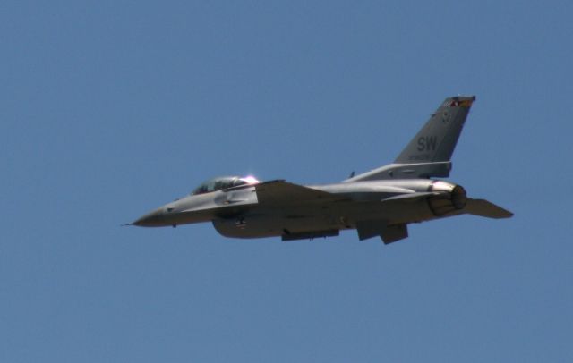 Lockheed F-16 Fighting Falcon — - F-16 USAF Viper Team East, Blue Thunder Airshow, 24 Jul 10