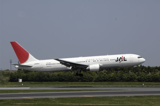 BOEING 767-300 (JA606J) - Approach to Narita Intl Airport Rwy16L on 2013/05/06