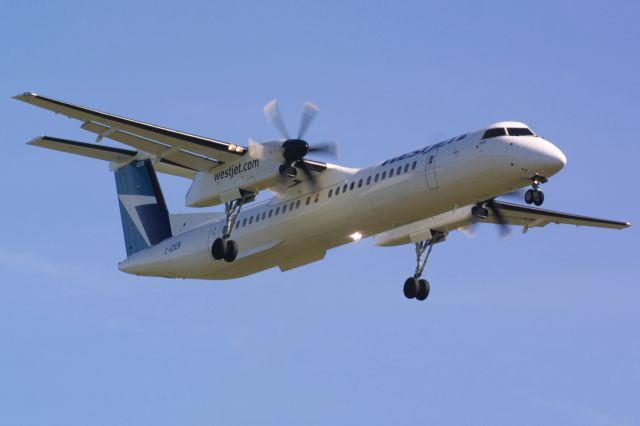 de Havilland Dash 8-400 (C-GDEN)