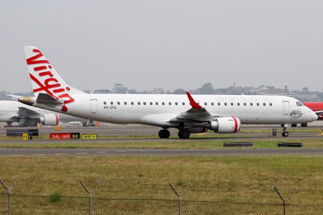 Embraer ERJ-190 (VH-ZPQ)