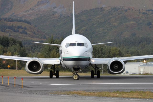 BOEING 737-400 (N708AS) - Head on with a Alaska Airlines 737-400