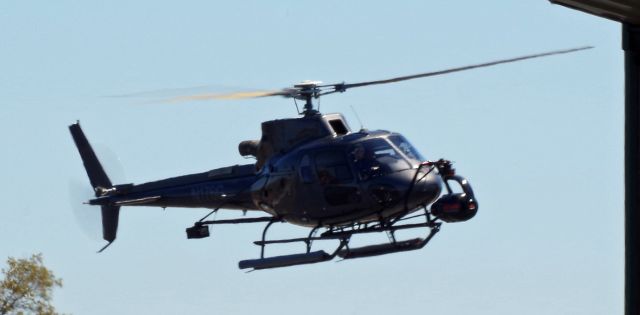Eurocopter AS-350 AStar (N176G) - LINDEN AIRPORT-LINDEN, NEW JERSEY, USA-APRIL 28, 2020: Preparing to land at Linden Airport shortly after refueling.