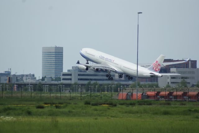 B-18802 — - 05/07/2014 14:25 Kaagbaan Schiphol Airport