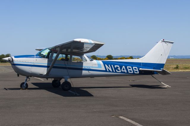 Cessna Skyhawk (N13489) - 14br /14S