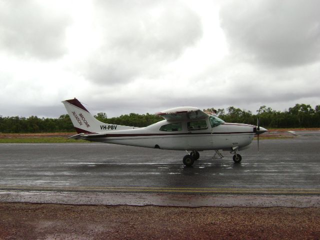 Cessna Centurion (VH-PBV) - from terminal at Lombadina/Dampier Peninsula