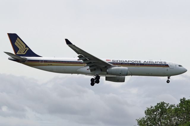 Airbus A330-300 (9V-SSB)
