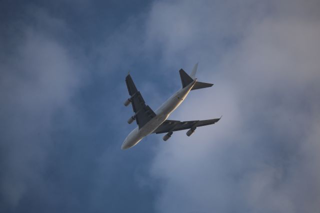 Boeing 747-400 (N405KZ)