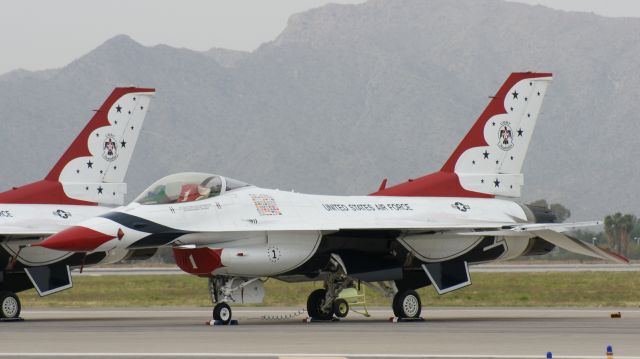 Lockheed F-16 Fighting Falcon — - Thunderbird #1