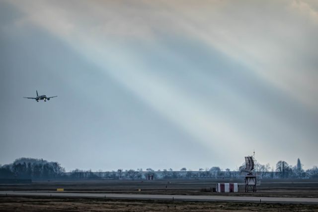 Airbus A320 (F-HEPC) - Landing