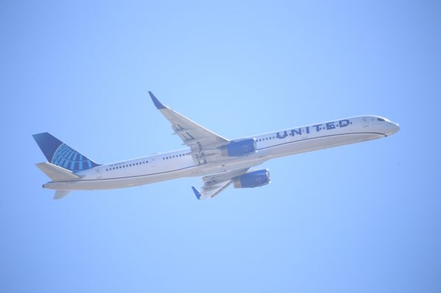 BOEING 757-300 (N57870)