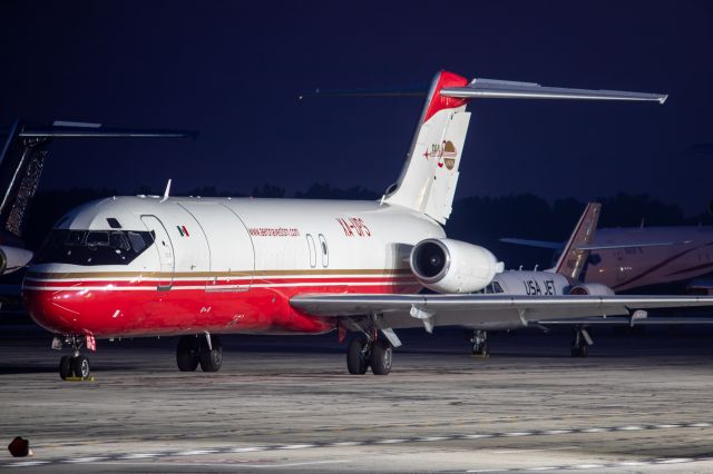 Douglas DC-9-10 (XA-UPS) - Aeronaves DC-9 sitting on the East Ramp during the night.