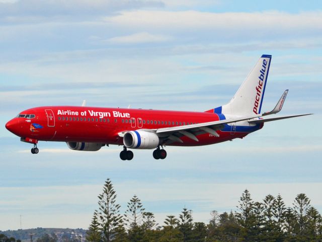 Boeing 737-800 (VH-VOZ) - On short finals for runway 05. Thursday 12th July 2012.