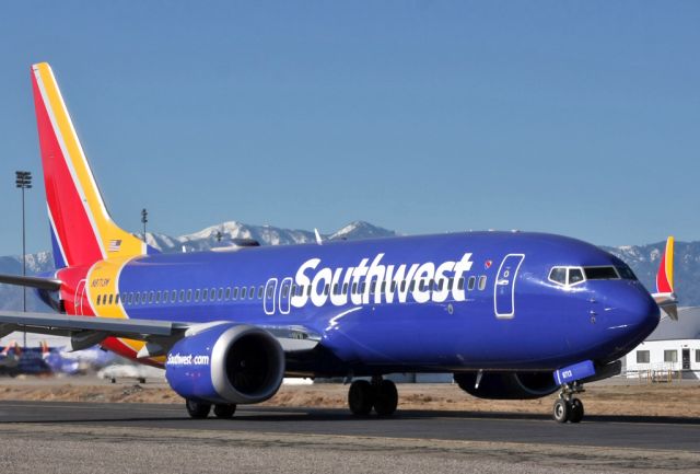 Boeing 737-800 (N8713M) - taxing for a take-off on RWY 21 at Victorville (vcv/kvcv)