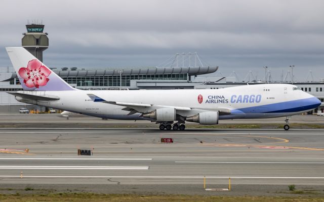 Boeing 747-400 (B-18723)