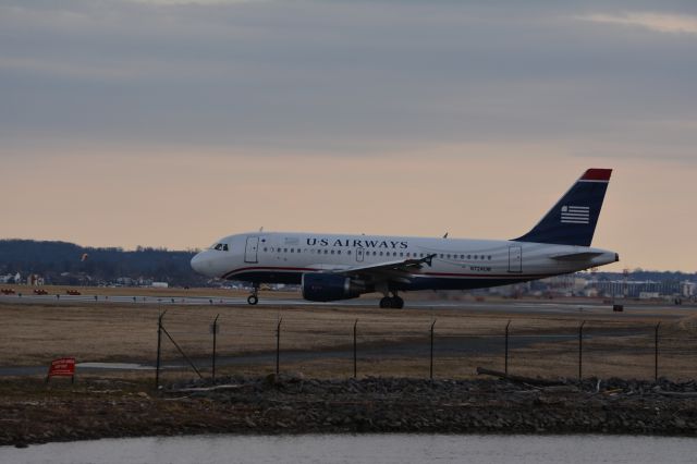 Airbus A319 (N724UW)