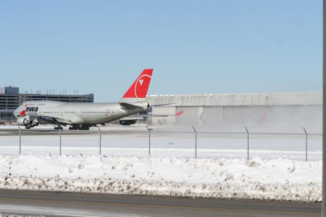 Boeing 747-400 (N661US)