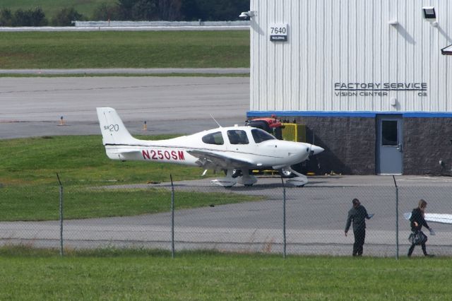 Cirrus SR-20 (N250SM)