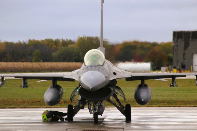 Lockheed F-16 Fighting Falcon (AFR89138) - "Stuck Wheel Chock"........br /br /138th Fighter Wing at Austin Straubel Field supporting Green Bay Packer / NY Jets Game. 