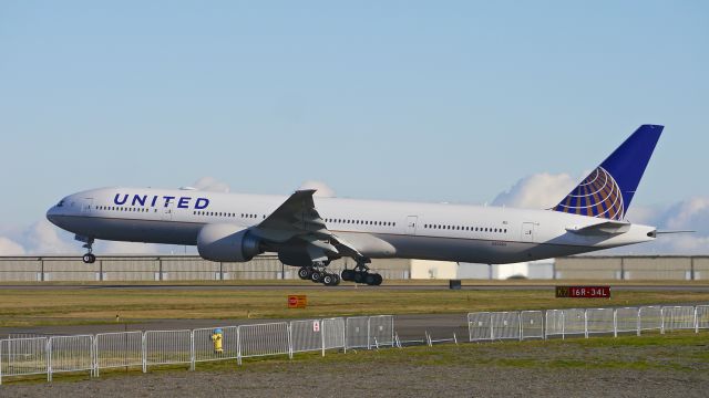 BOEING 777-300 (N2332U) - BOE752 on rotation from Rwy 34L for a C1 flight on 12.16.16. (ln 1461 / cn 62644).