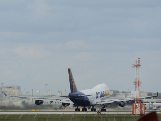 Boeing 747-400 (N415MC) - Rotation in motion!