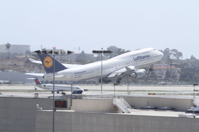 Boeing 747-400 (D-ABVU)