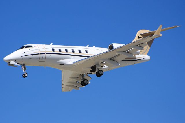 Bombardier Challenger 300 (N304PS)