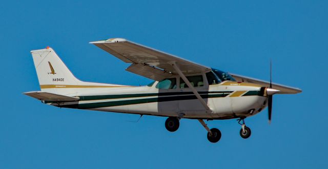 Cessna Skyhawk (N4940E) - N4940E 1978 Cessna 172N Skyhawk ll s/n 17271681 - North Las Vegas Airport (IATA: VGT, ICAO: KVGT, FAA LID: VGT)br /Photo: TDelCoro br /September 21, 2019