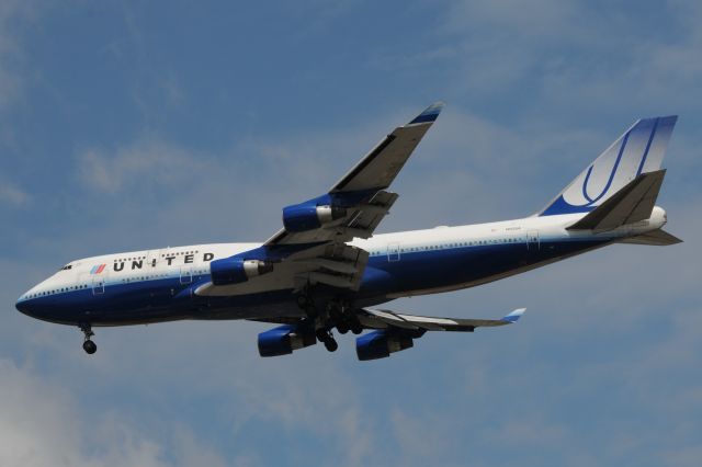 Boeing 747-400 (N122UA)