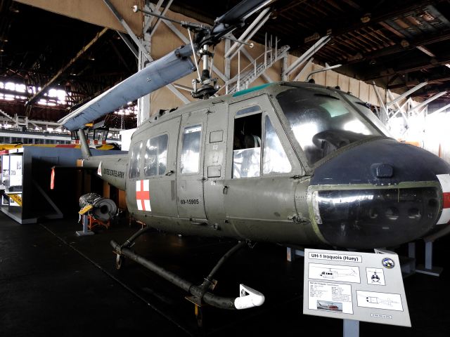 Bell UH-1V Iroquois (6915905)