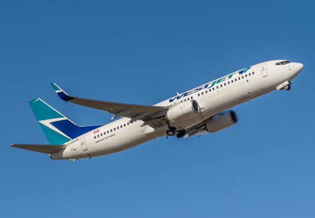 Boeing 737-800 (C-GOCD) - Westjet 1228 climbs out of YYZ on her way to Orlando