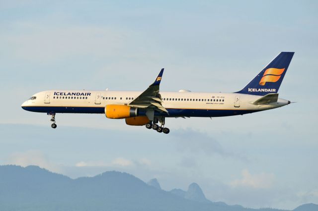 Boeing 757-200 (TF-FIU)