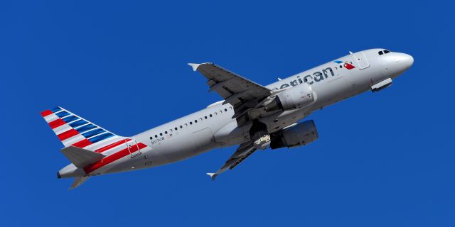 Airbus A320 (N117UW) - phoenix sky harbor international airport 16OCT21