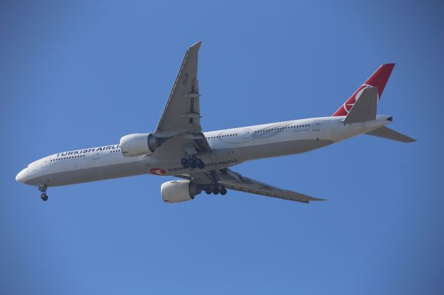 BOEING 777-300ER (TC-LJF)