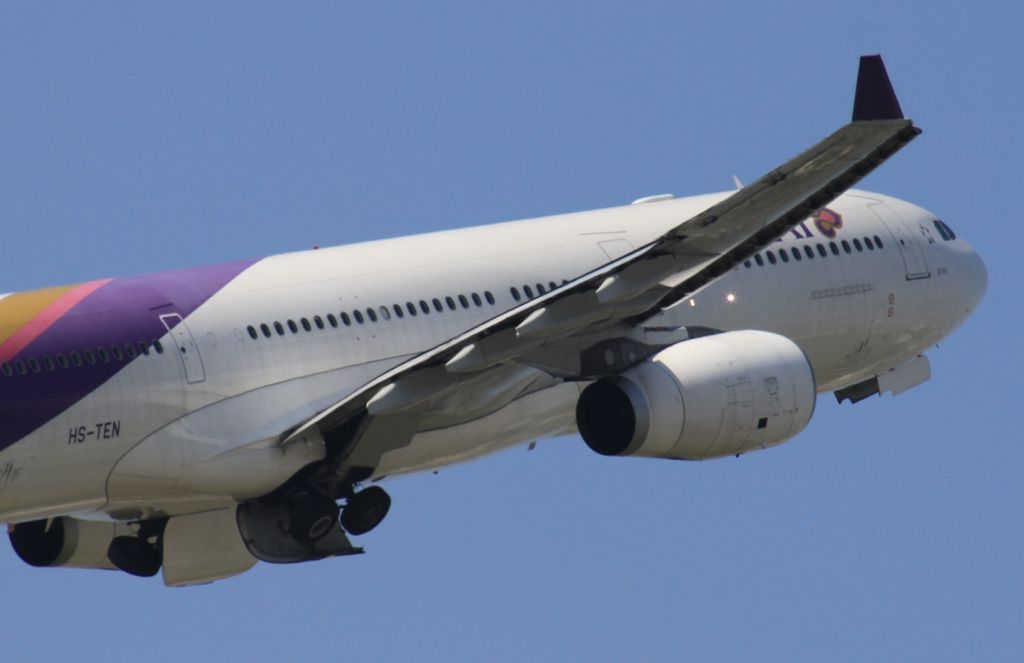 Airbus A330-300 (HS-TEN) - Take off! Fly to Bankok