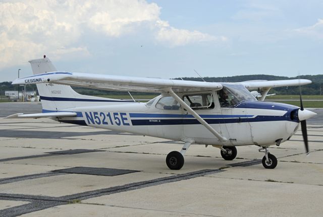 Cessna Skyhawk (N5215E) - Seen at KFDK on 8/20/2009.      a href=http://discussions.flightaware.com/profile.php?mode=viewprofile&u=269247  Profile/a