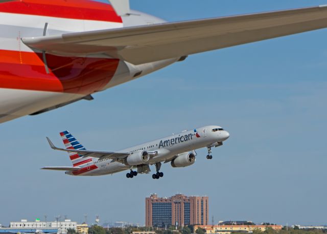 Boeing 757-200 (N692AA)