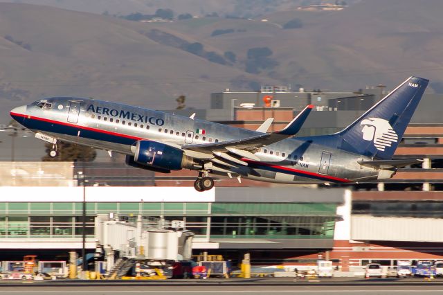 Boeing 737-700 (XA-NAM)