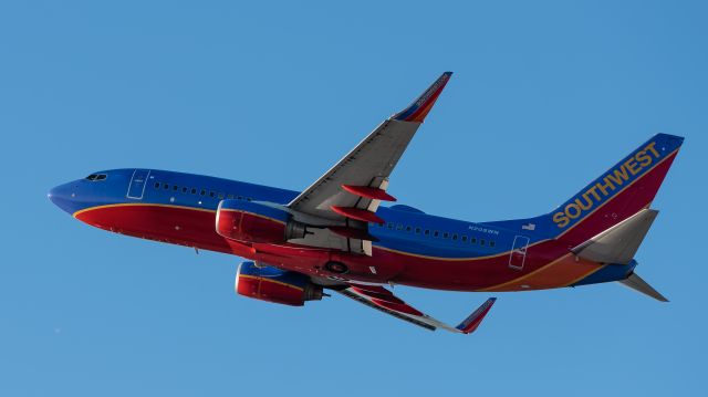 Boeing 737-700 (N208WN) - N208WN br /B737 CN:29856 br /SWA1516 FLL-STL br /2017-04-07 KFLL RWY 28Rbr /Photo:Rafael Zorrilla